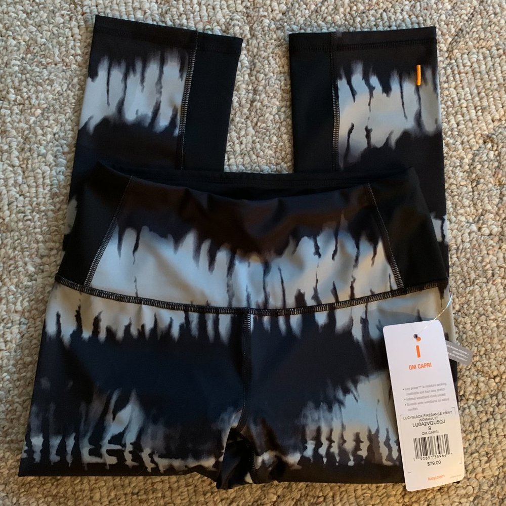 NWT Lucy Black Fire Dance Print OM Capri - Size Small